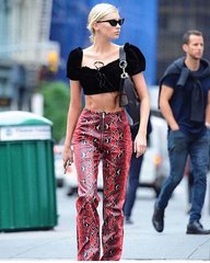 秋季的穿衣難度并不高,選擇基礎款、配色不沉悶,舒適又減齡