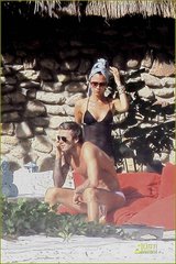 基站輻射大嗎？無人機亂飛咋管？上海無線電宣傳月進社區，專家現場答疑