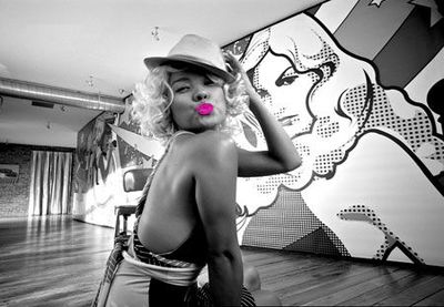 莫上玉樓看?；ㄓ臧甙?。四垂羅幕護(hù)朝寒。